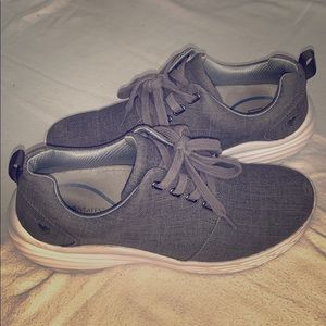 Nurse mates align sneaker